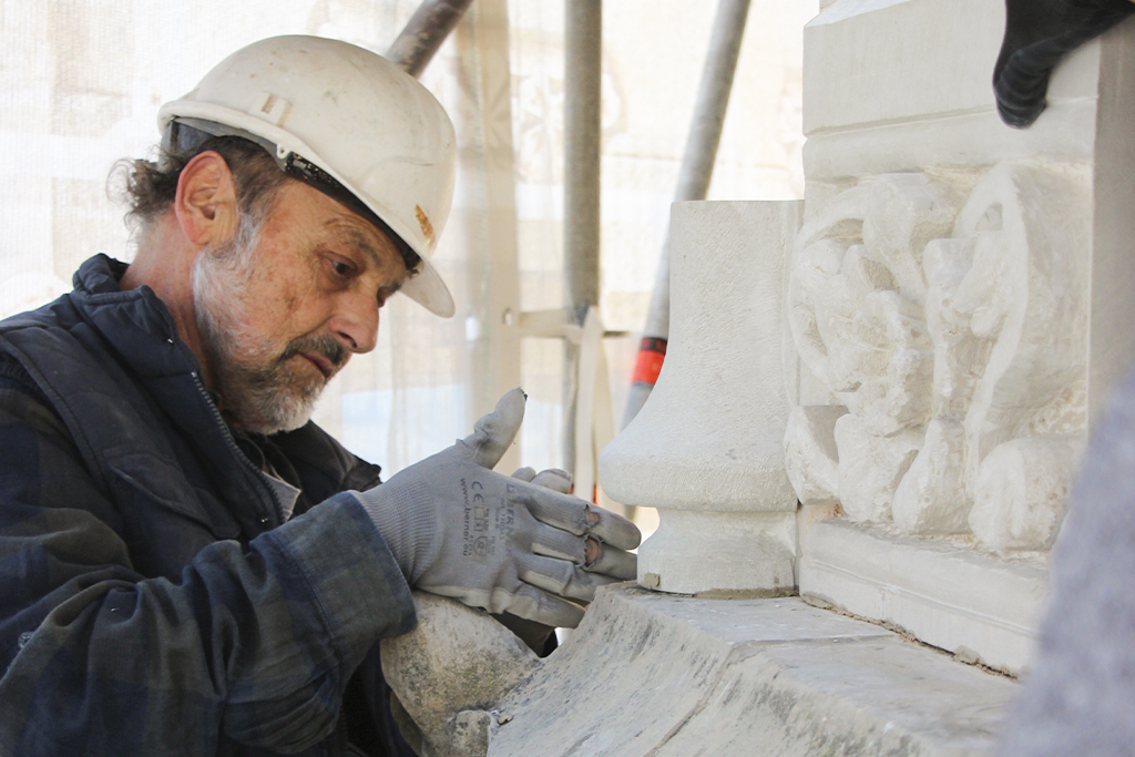 Primera pedra torratxa de la Casa Navàs